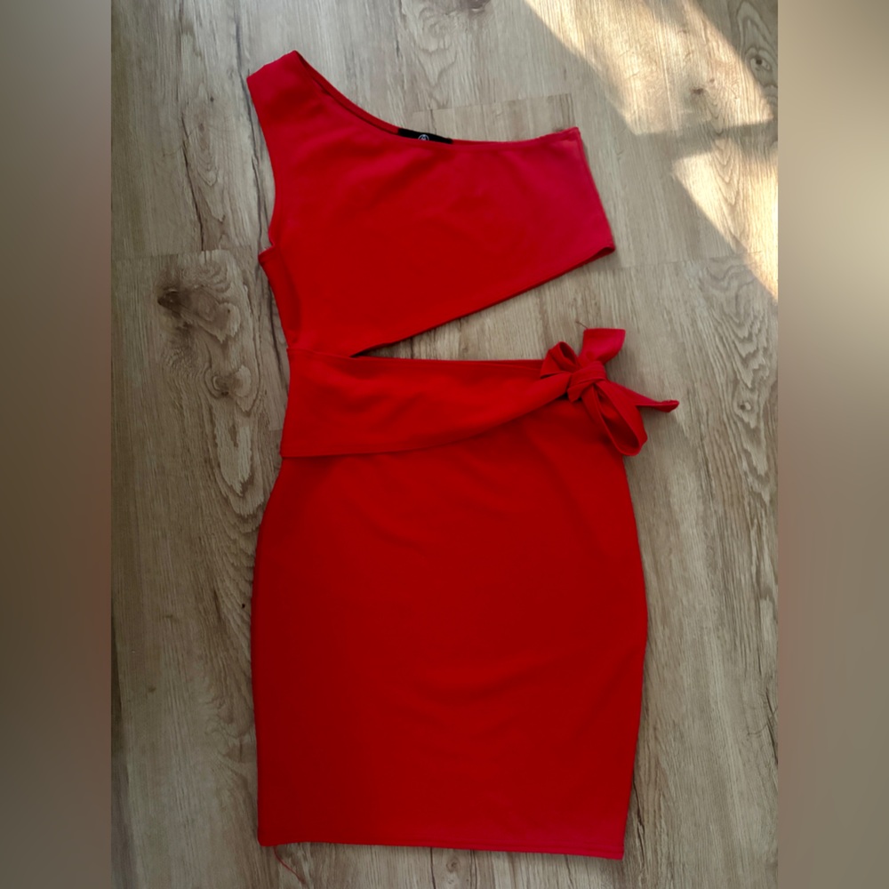 Elegant Red One-Shoulder Dress